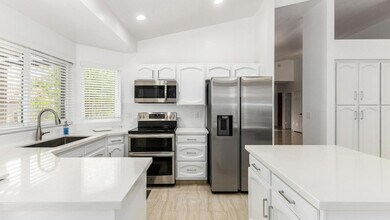 Building Photo - 9907 E Wood Dr