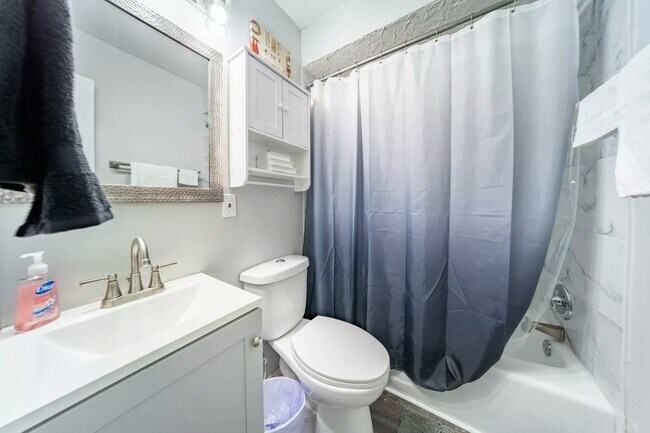 Foto del edificio - 2513 Greenvale Rd