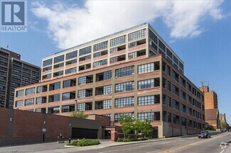 Building Photo - 112 Benton St