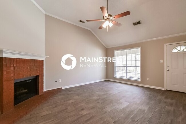 Building Photo - 3 Bedroom Pet-Friendly Home in Memphis, TN with Main Street Renewal