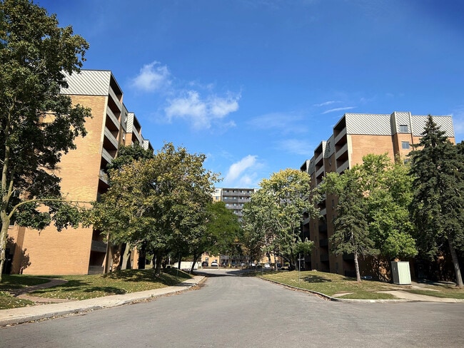 Building Photo - River Park Towers