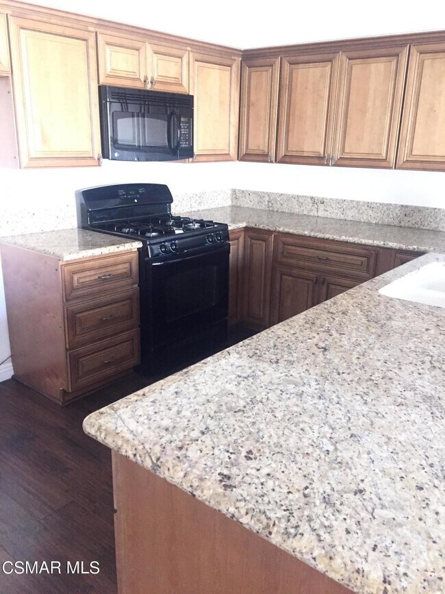 Foto del edificio - 4156 Lake Harbor Ln