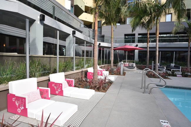 Building Photo - Metropolis Building Photo - Metropolis