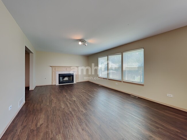 Building Photo - 916 Mazalin Dr