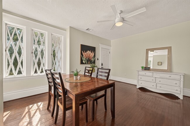 Building Photo - 324 W Alabama St