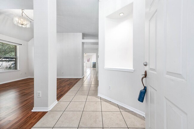 Foto del edificio - 3347 Pebble Beach Ln