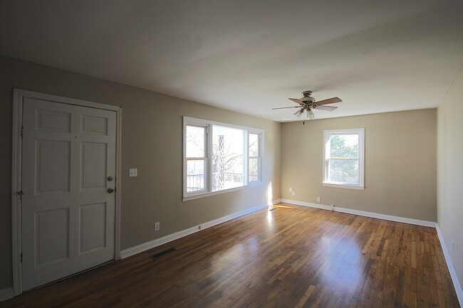 Foto del edificio - Updated Move In Ready 3 Bedroom in Red Bank!