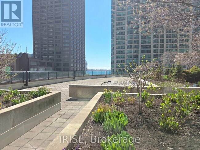 Photo du bâtiment - 16 Yonge St
