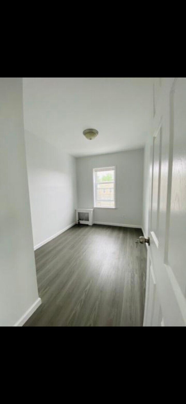 Foto del edificio - 1664 E 32nd St