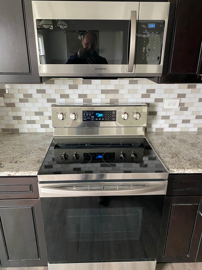 Building Photo - 9909 S Ridgeland Ave