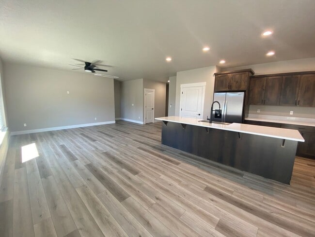 Building Photo - ~Brand New House in Sutherlin~