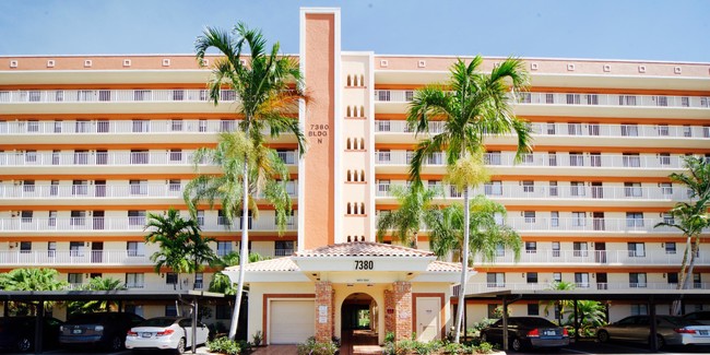 Building Photo - 7380 S Oriole Boulevard 603