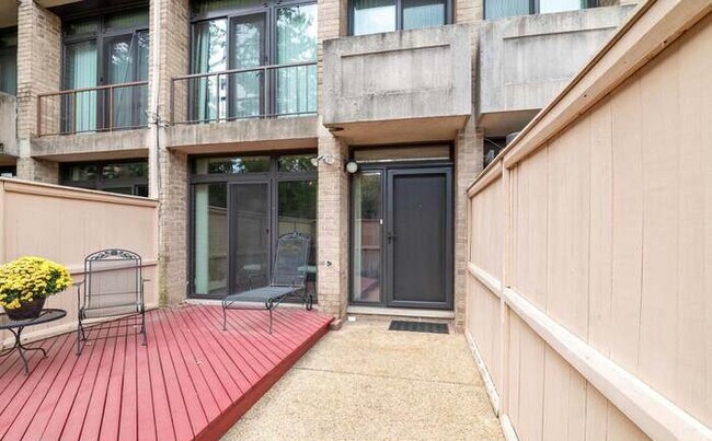 Building Photo - 274 M St SW