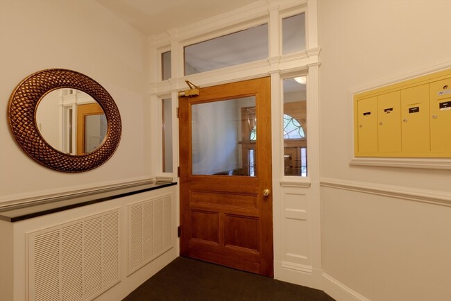 Building Photo - 398 Marlborough St