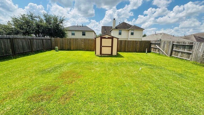 Foto del edificio - BEAUTIFUL 3 BEDROOM 2 BATH WITH WOOD TILE ...