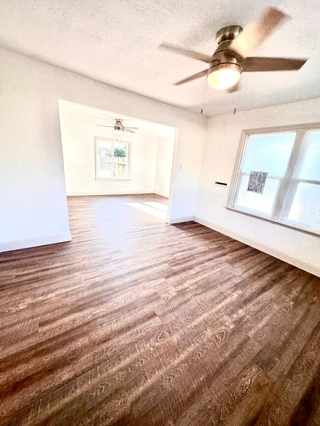 Building Photo - Charming 2 bed 1 bath near tower district