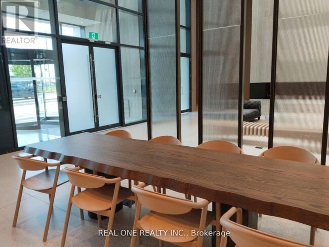 Photo du bâtiment - 225 Commerce St