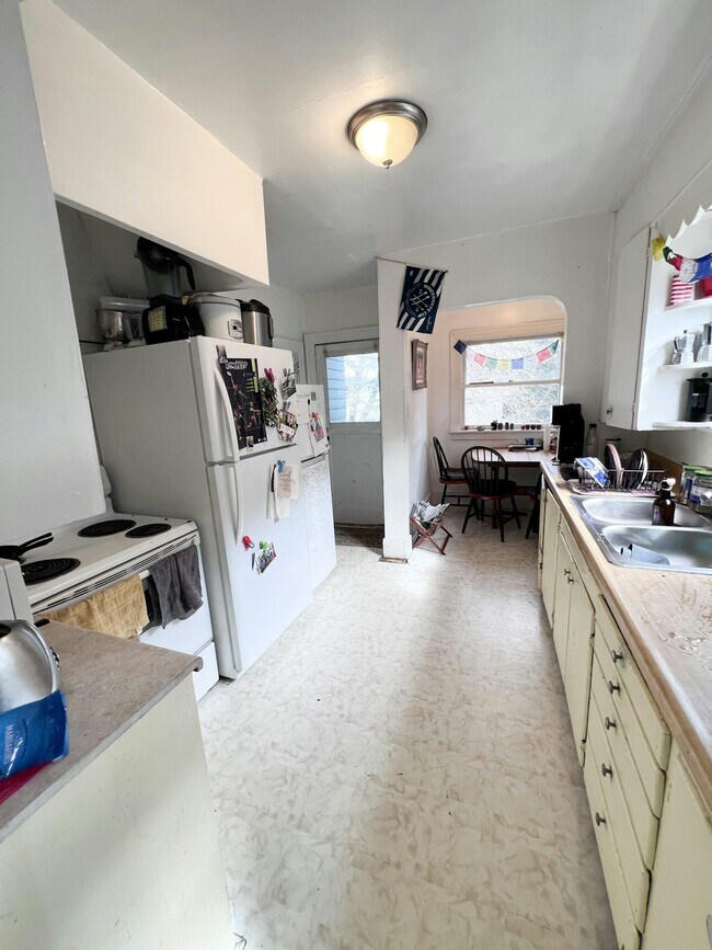 Foto del edificio - 4022 2nd Ave NE