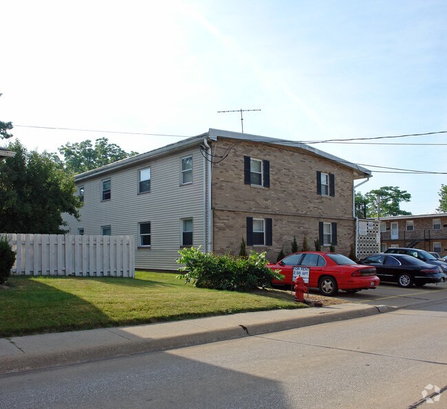 Foto del edificio - Huntington Village Apartments