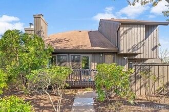 Building Photo - 496 Westgate Dr