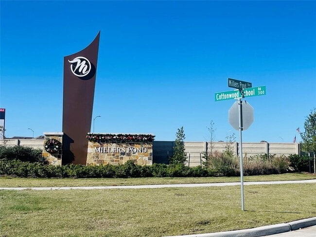 Building Photo - 3414 Trl Vw Dr