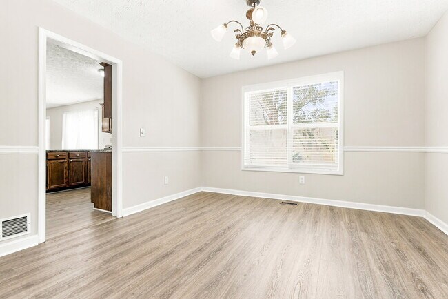 Building Photo - 2915 Emerson Lake Dr