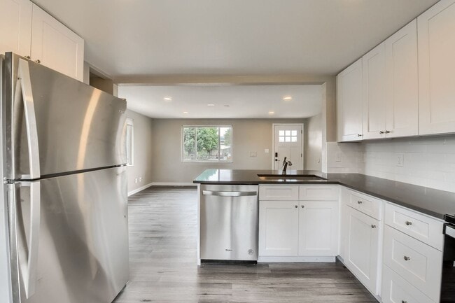 Building Photo - 6045 W Byers Pl