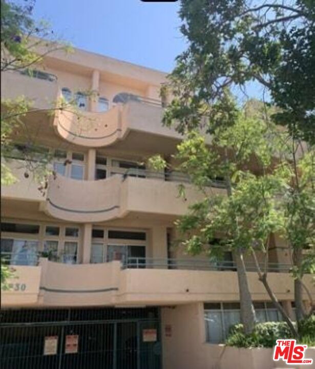 Foto del edificio - 4830 Elmwood Ave