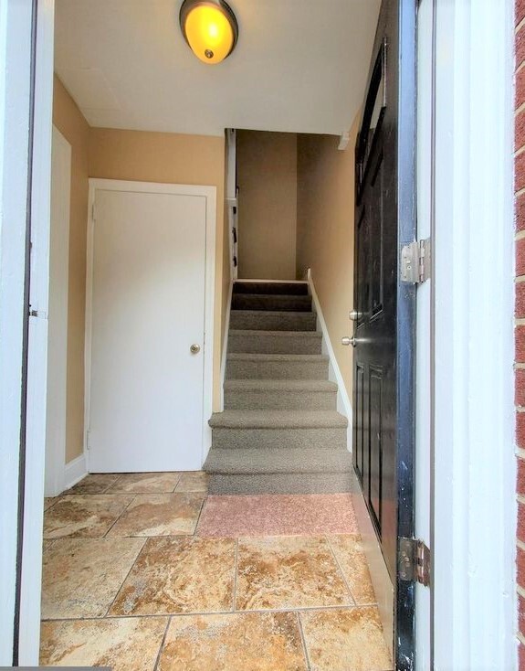 Foyer Entrance - 4944 Saul St