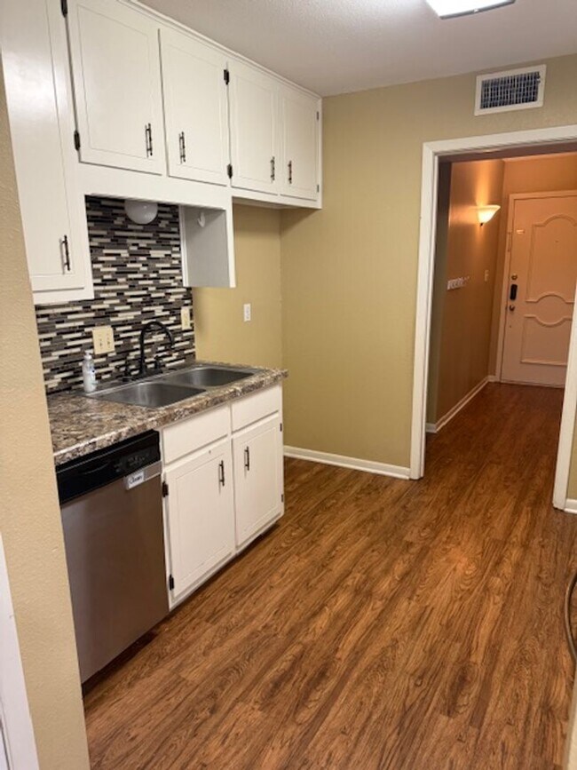 Foto del edificio - Move in ready! Three bedroom 2 bath home i...