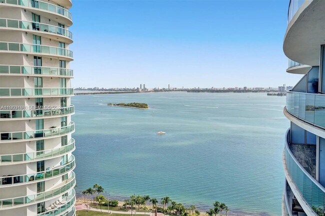 Foto del edificio - 488 NE 18th St