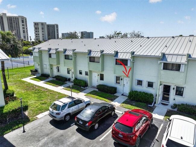 Building Photo - 9425 S Ocean Dr