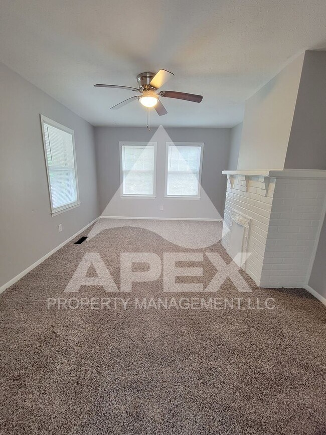 Building Photo - Charming 2 Bd | 1 Ba Single Family Home in...