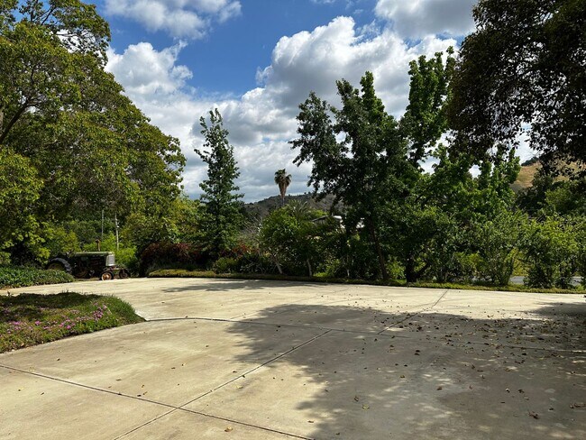 Building Photo - 3 bedroom 2 bath home on property