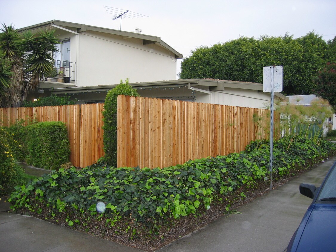 Foto del edificio - 8621 Birchbark Ave