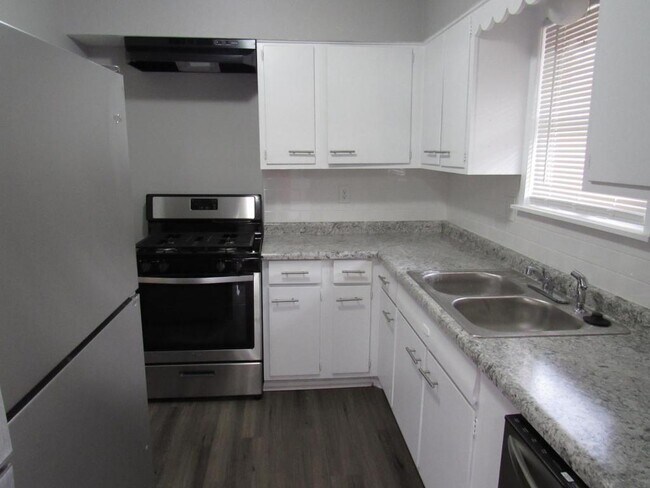 Building Photo - 2429 NE 38th Street