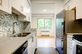 Building Photo - 4555 Av. Bonavista