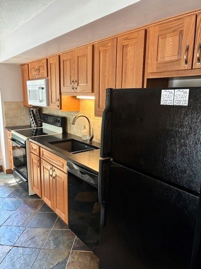 Building Photo - Monthly Rental- Gold Camp #46
