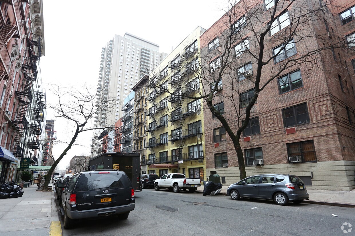 410 E S 74th ¡St - 410 E 74th St