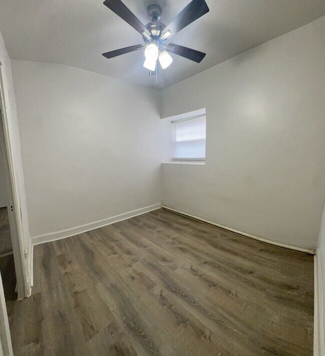 Foto del edificio - 3302 Kenilworth Ave