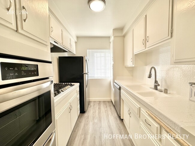 Building Photo - 1432 N Fairfax Ave