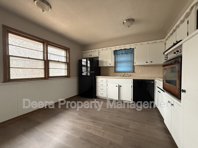 Foto del edificio - 8424 Travis Ln