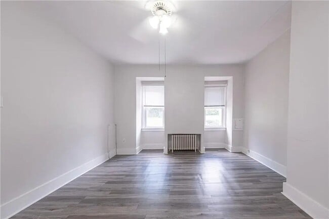 Building Photo - Spacious 3 BR 1 Bath - Updated, Fenced in ...