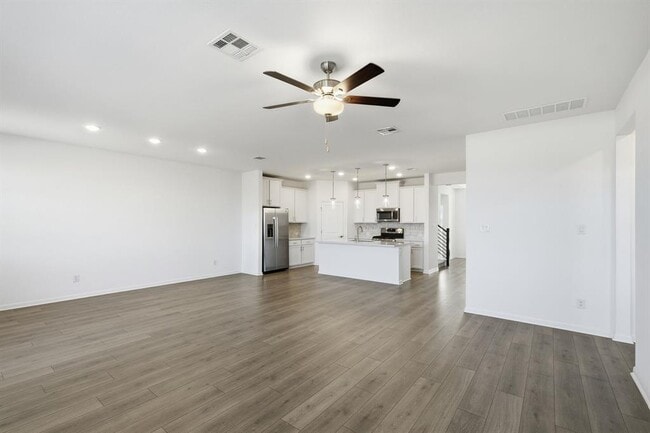 Building Photo - 413 Doodle Ln