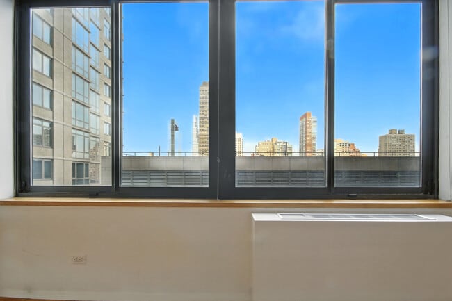Foto del edificio - 161 W 61st St
