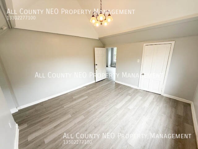Building Photo - 2056 W 95th St
