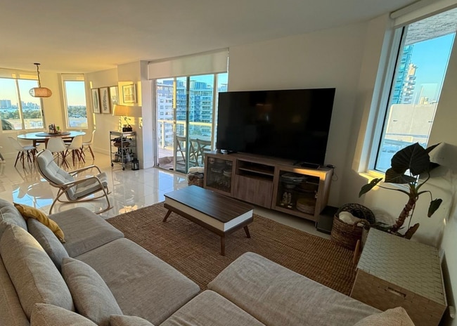 Foto del edificio - 5900 Collins Ave