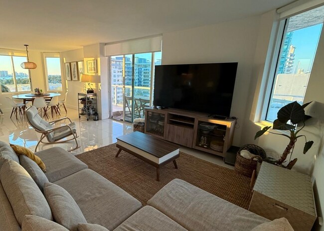 Building Photo - 5900 Collins Ave