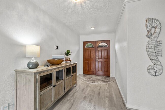 Building Photo - 695 Davis Rd