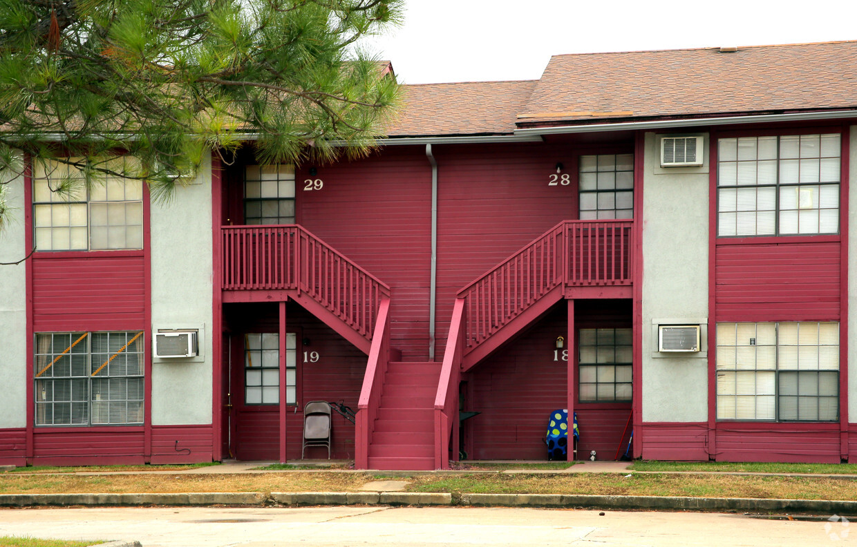 Pines Apartments - 42 West Apartments